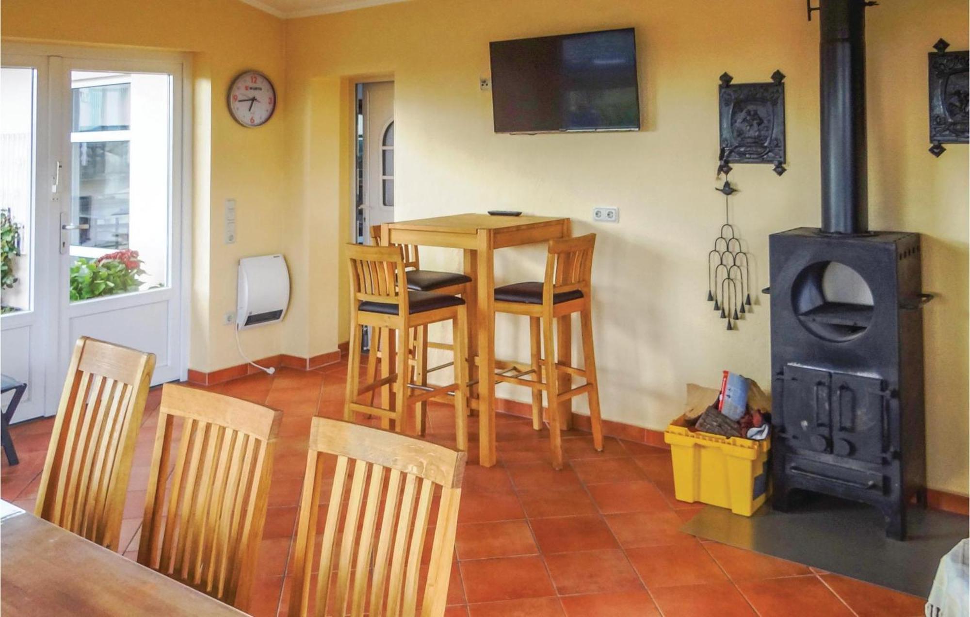 Amazing Apartment In Karlshausen With Kitchen Esterno foto